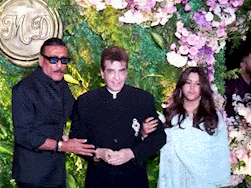 पिता के हॉस्पिटलाइजेशन के बाद सलमान की पहली पब्लिक अपीयरेंस:ट्रेड एनालिस्ट के बेटे की प्री वेडिंग सेरेमनी में पहुंचे, ऋतिक रोशन, आमिर समेत कई सेलेब्स पहुंचे