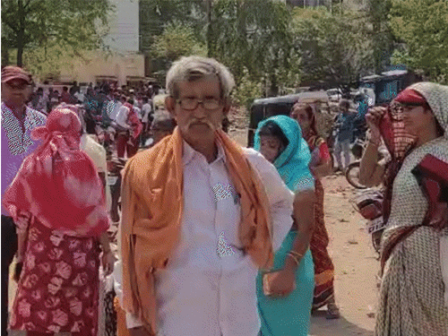 सिलेंडर के लिए राजस्थान बिहार में कई जगह जाम लगा:देशभर में सुबह से लाइनें लगीं, ₹950 वाला घरेलू गैस सिलेंडर ब्लैक में ₹3500 का मिल रहा