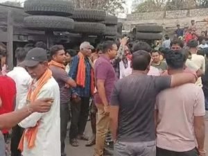 korba truck accident: तेज रफ्तार ट्रक ने बाइक सवार 3 युवकों को कुचला, तीनों की मौके पर मौत