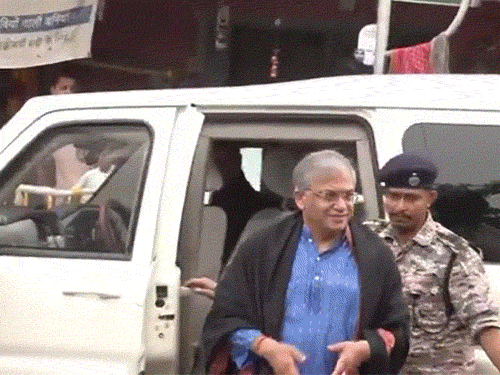 बंगाल पहुंचे चुनाव आयुक्त ज्ञानेश कुमार, कालीघाट में पूजा की:लोगों ने गो बैक के पोस्टर, काले झंडे दिखाए; bjp की मांग 3 फेज में ही कराएं चुनाव