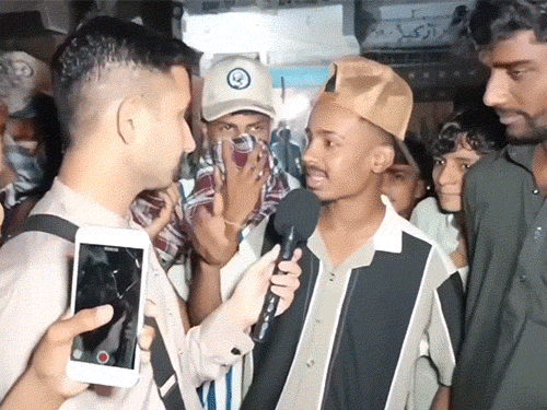 धुरंधर 2 की कमाई में पाकिस्तानियों ने हिस्सा मांगा:बोले ₹500 करोड़ ल्यारी वालों को दे दो, पैसों से इलाके की सड़कें बनेंगी