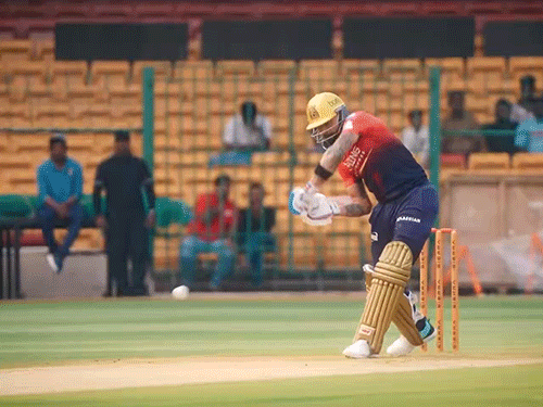 कोहली ने 19 गेंदों में बनाए 45 रन:कार्तिक बोले हर साल नया प्लान, इस बार और बेहतर दिखेंगे; 28 को rcb का पहला मैच