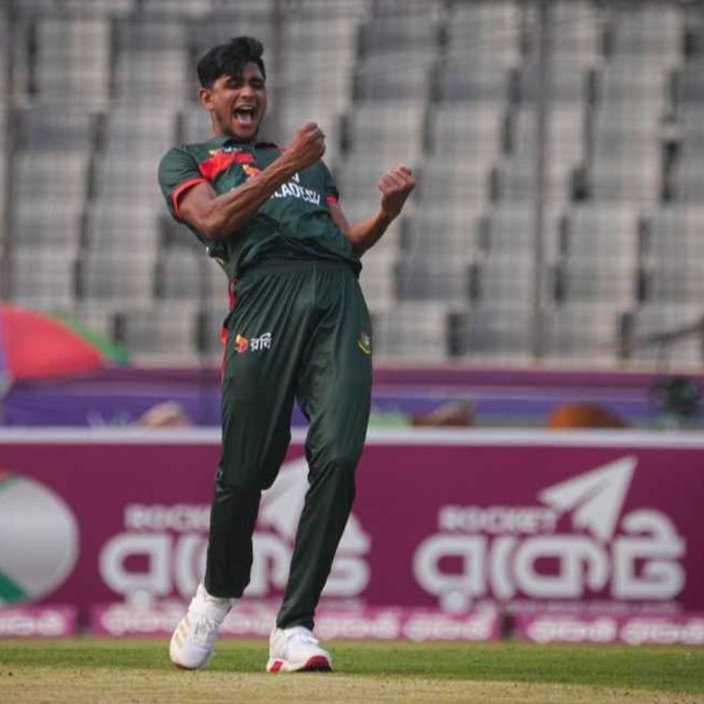 बांग्लादेश ने पाकिस्तान को सिर्फ 15.1 ओवर में हराया:पहले वनडे में 8 विकेट से जीत हासिल की; नाहिद राणा ने 5 विकेट लिए