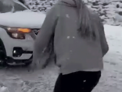 हिमाचल के मनाली में फ्रेश स्नोफॉल:खुशी में भरमौर में नाटी, आज 4 जिलों में आंधी तूफान का अलर्ट, सड़कों पर सफर जोखिमभरा