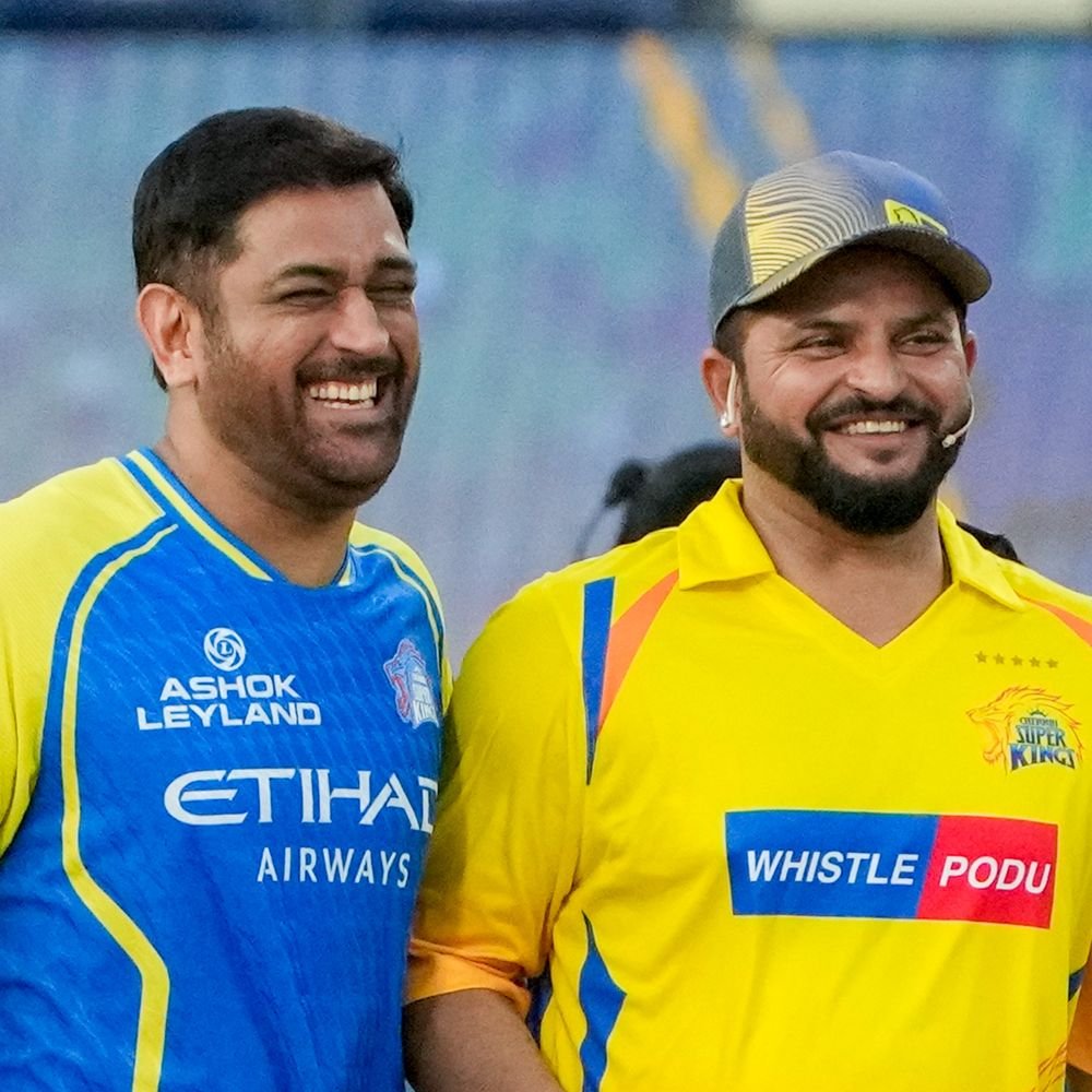 csk रीयूनियन में धोनी ब्रावो का चैंपियन गाने पर डांस:सुरेश रैना को गले लगाया; चेपॉक स्टेडियम में संजू दुबे को सम्मानित किया गया