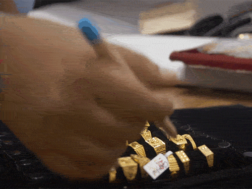 सोना ₹3 हजार बढ़कर ₹1.46 लाख पर पहुंचा:चांदी ₹6 हजार बढ़कर ₹2.28 लाख हुई, देखें अपने शहर में सोने के दाम