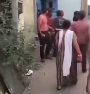 raipur video: रायपुर में होली की रात खून खराबा; युवक का सिर फोड़ा, महिला से भी मारपीट