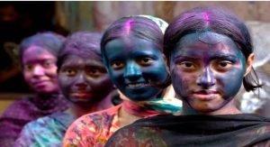 holi colors: आप भी होली के पक्के रंग से परेशान हैं? मिनटों में ऐसे छुड़ाए