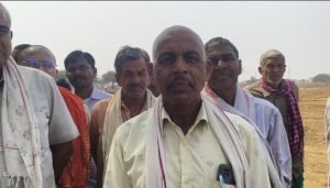 balodabazar news: बिटकुली में शासकीय भूमि पर कब्जे का आरोप, ग्रामीणों का चैलेंज जमीन पर नहीं चलेगी मनमानी