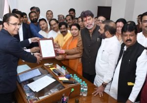 cg breaking: निर्विरोध राज्यसभा सांसद चुनी गईं लक्ष्मी वर्मा और फूलोदेवी नेताम, समर्थकों ने दी बधाई