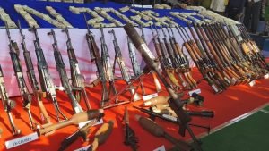 cg naxal surrender: छत्तीसगढ़ में नक्सलियों को बड़ा झटका, 44 महिला समेत 108 माओवादियों ने किया सरेंडर; 3.29 करोड़ का था इनाम