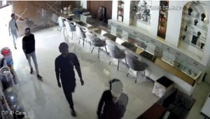 janjgir jewellery shop video: ज्वेलरी दुकान में घुसे चार बदमाश, दुकानदार को जमीन पर पटका; महिला से भी मारपीट, video वायरल