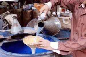 kerosene supply india: lpg संकट के बीच फिर शुरू होगी केरोसिन सप्लाई, पेट्रोल पंप पर बिकेगा मिट्टी तेल..