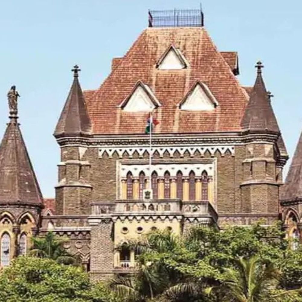 बॉम्बे हाईकोर्ट ने कहा सिर्फ वॉट्सएप चैट से तलाक नहीं:पत्नी पर क्रूरता के आरोप साबित करने होंगे; फैमिली कोर्ट का आदेश रद्द किया