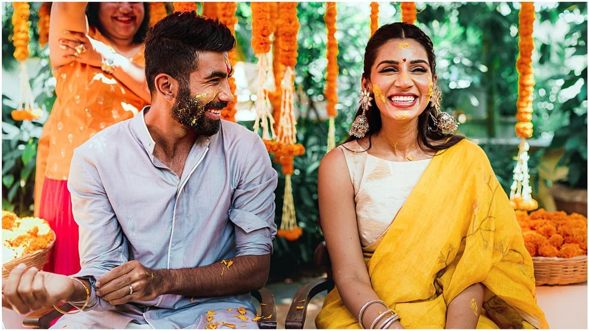 bumrah sanjana: 'हैप्पी एनिवर्सरी' लिखकर फंस गए जसप्रीत बुमराह, पत्नी संजना गणेशन का मजेदार रिएक्शन हुआ वायरल
