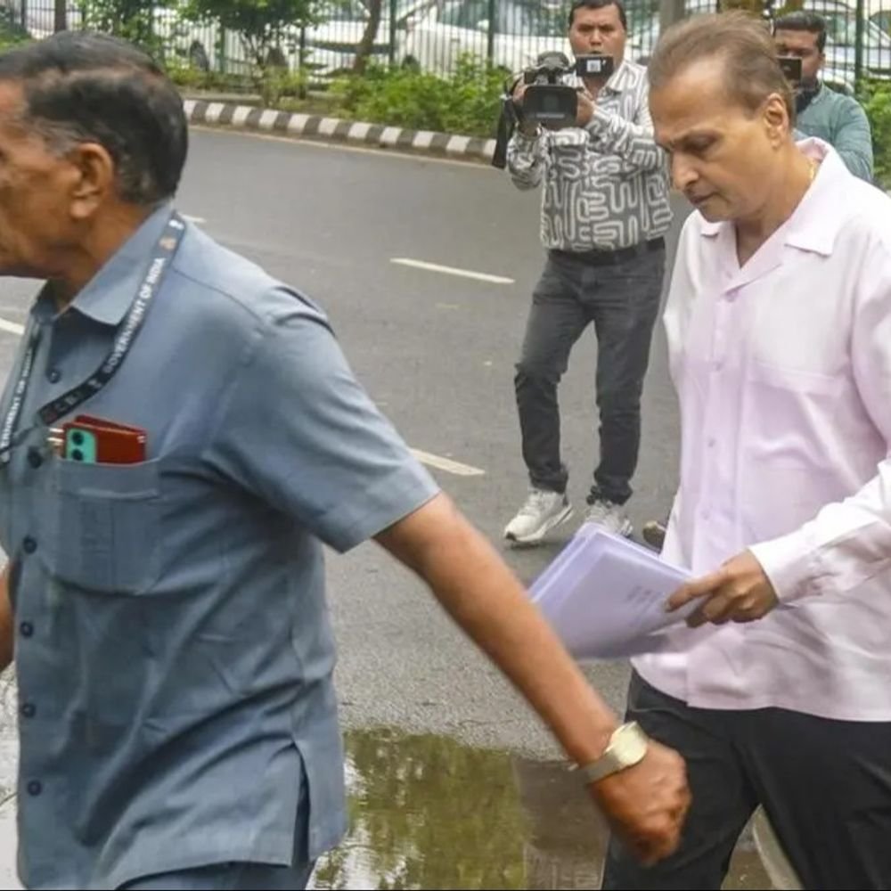 अनिल अंबानी दूसरे दिन की पूछताछ के लिए cbi हेडक्वार्टर पहुंचे:sbi से ₹2,929 करोड़ की धोखाधड़ी का मामला; पहले दिन 8 घंटे तक सवाल जवाब हुए थे