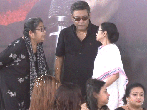 cm ममता के धरने का तीसरा दिन:बोलीं bjp पर एक देश, एक नेता एक पार्टी का पागलपन सवार; चुनाव आयोग को वैनिश कंपनी कहा