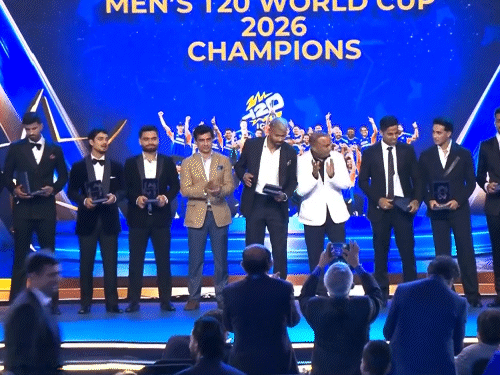 गिल मंधाना bcci इंटरनेशनल क्रिकेटर ऑफ द ईयर चुने गए:2 साल में icc ट्रॉफी जीतने वाली पांचों टीमें सम्मानित, द्रविड़ को लाइफटाइम अचीवमेंट अवॉर्ड