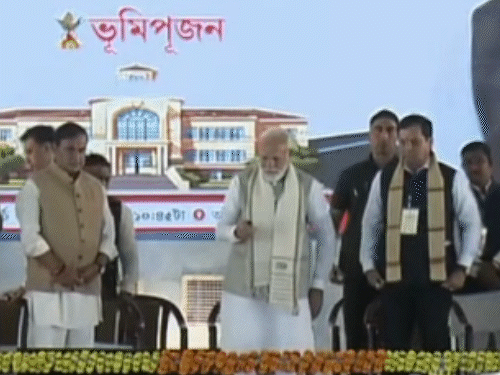 मोदी बोले कांग्रेस ने असम के युवाओं को गुमराह किया:उन्हें आतंकवाद के रास्ते पर धकेला, bjp ने सरकारी नौकरियों के रास्ते खोले