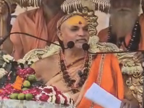 भीड़ कम होने पर शंकराचार्य बोले यह शराब की दुकान नहीं:मुझे सपा समर्थक कहते हैं, मेरे कार्यक्रम में सबसे ज्यादा भाजपाई हैं