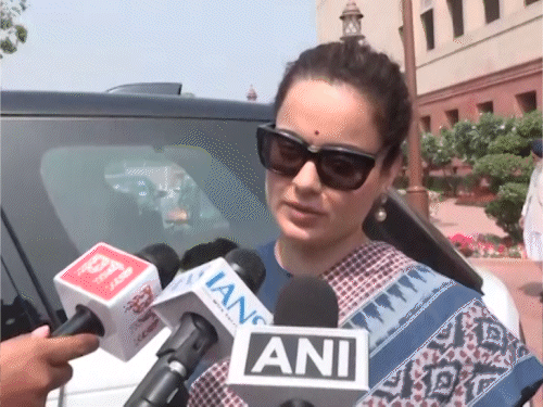 'सरके चुनर' गाने पर कंगना रनोट भड़कीं:नोरा फतेही संजय दत्त पर फिल्माया विवादित सॉन्ग अश्लीलता के आरोपों के बाद यूट्यूब से हटाया गया