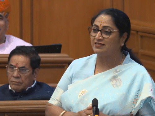 दिल्ली के लिए 1,03,700 करोड़ रुपए का बजट पेश:10वीं की मेरिट में आने वाले स्टूडेंट्स को मिलेंगे लैपटॉप, pwd के लिए 5,921 करोड़ रुपए आवंटित