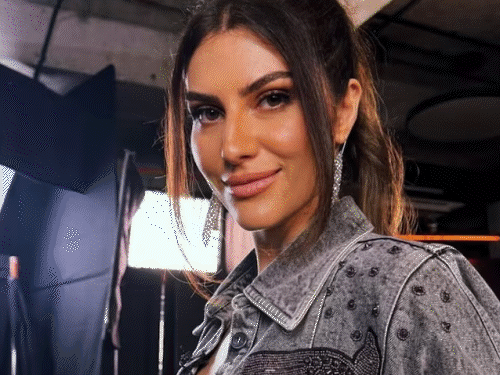 इरान की मोरैलिटी पुलिस पर भड़कीं एक्ट्रेस एलनाज नोरौजी:बोलीं हिरासत में लेकर अपराधियों की तरह फोटो खींची, वहां की महिलाएं डर के साए में