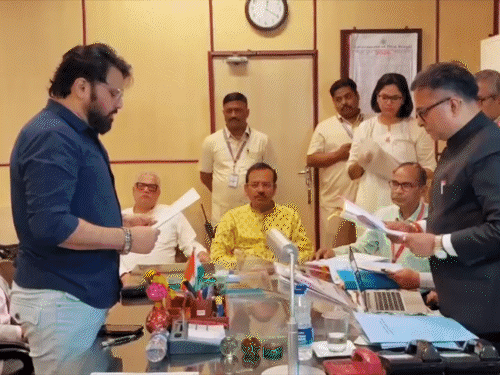 राज्यसभा चुनाव महाराष्ट्र से शरद पवार समेत 7 प्रत्याशियों का नामांकन:tmc के 4 उम्मीदवारों ने पर्चा भरा; 37 सीटों पर नामांकन का आज आखिरी दिन