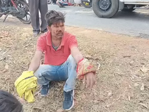 cg accident: बस ट्रक में जबरदस्त जोरदार टक्कर, 5 की मौत; 29 घायल