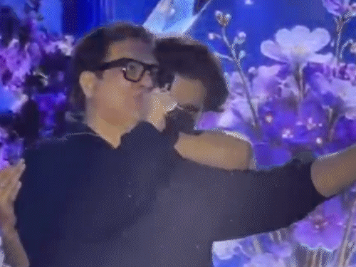 पिता का गाना सुन स्टेज पर रो पड़े अमाल मलिक:पालतू कुत्ते की मौत के बाद टूट गए थे, फादर को 'सबसे सफल फेलियर बताया