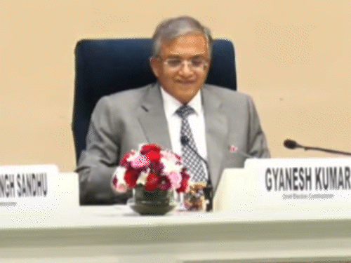 मुख्य चुनाव आयुक्त को हटाने का प्रस्ताव तैयार:लोकसभा के 120, राज्यसभा के 60 सांसदों ने दस्तखत किए, कल संसद में पेश किया जा सकता है