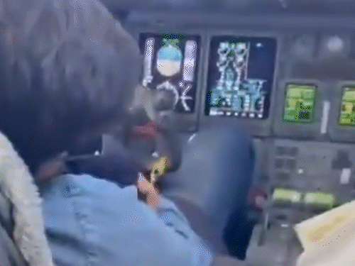 अजित पवार के बेटे ने वीडियो शेयर किया:इसमें प्लेन कंपनी मालिक मेन पायलट सीट पर सोते दिखे, लिखा ऐसी लापरवाही बर्दाश्त नहीं