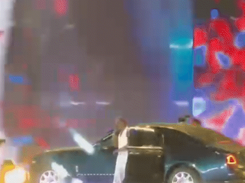 रैपर यो यो हनी सिंह के नए video पर बवाल:हाथ में पैग लेकर स्टेज पर की एंट्री, ब्लू रॉल्स रॉयस में आए; लोग बोले शराब प्रमोट कर रहे