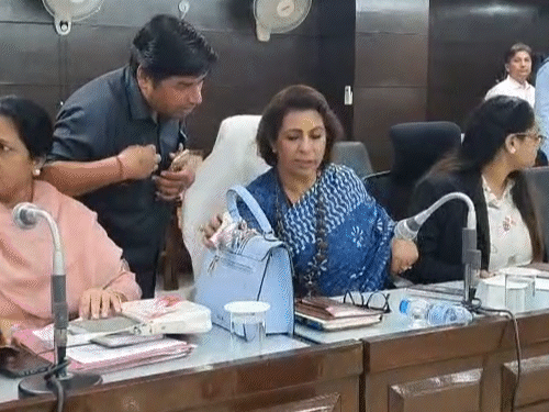 हरियाणा महिला आयोग के सामने पेश नहीं हुए सिंगर बादशाह:अध्यक्ष बोलीं दोपहर 3 बजे तक का समय; नहीं आए तो कड़ा एक्शन लेंगे