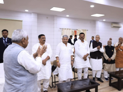 नीतीश 10 14 मार्च के बीच इस्तीफा दे सकते हैं:बेटे निशांत 8 को jdu जॉइन करेंगे, cm हाउस में बैठक के बाद रो पड़े विधायक