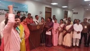 cg budget session 2026: सदन में सरकारी जमीन पर कब्जे को तीखी बहस, कांग्रेस विधायक ने कहा सरकार इतनी कमजोर कि नहीं हटा पा रही है अतिक्रमण