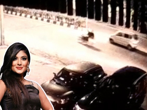 जयपुर में मॉडल रह चुकी युवती की मौत, video:कार बेकाबू होकर डिवाइडर पर चढ़ी, सहेली के घर से लौट रही थी