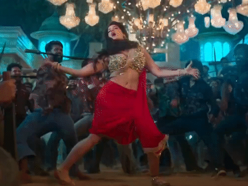 नोरा फतेही के खिलाफ यूपी में फतवा:शाही मुफ्ती बोले 'सरके चुनर' गाना अश्लील; एक्ट्रेस को दर्दनाक दंड मिलेगा