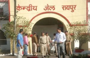 raipur jail kaidi farar: रायपुर से कैदी फरार, मेकाहारा अस्पताल से हथकड़ी समेत भागा आरोपी