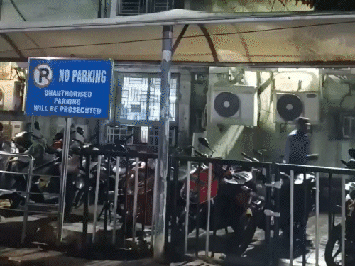 ओडिशा अस्पताल अग्निकांड में 4 अफसर सस्पेंड:विपक्ष ने दिखावा बताया, हादसे में मरने वाले मरीजों की संख्या 12 हुई