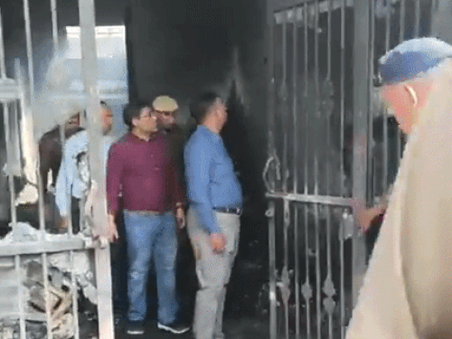 जींद की फैक्ट्री में आग, 4 महिलाओं की मौत:20 मजदूर झुलसे; मेन गेट पर बाहर से ताला लगा था, बाहर नहीं निकल पाए लोग