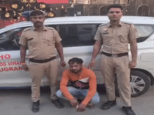 गुरुग्राम में 'दूर जाकर शराब पियो' कहने पर मर्डर:बुजुर्ग की छाती पर पत्थर से हमला, चेहरे पर चोट के गहरे निशान मिले