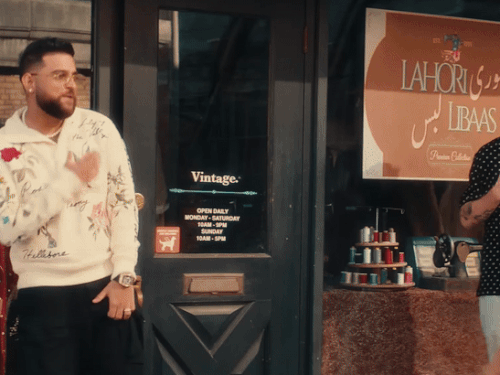 पंजाबी सिंगर करण औजला को बेंगलुरु शो से पहले नोटिस:छह गाने स्टेज पर नहीं गा पाएंगे, चंडीगढ़ के प्रोफेसर की शिकायत पर कार्रवाई