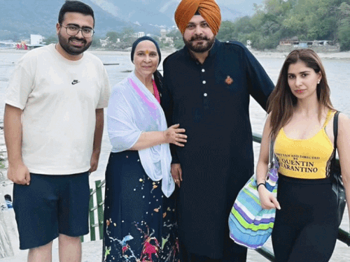 नवजोत सिंह सिद्धू ने अपने घर बांटे:अमृतसर वाला बेटी को, पटियाला वाला पुश्तैनी मकान बेटे को दिया; गृह प्रवेश के फोटो पोस्ट किए