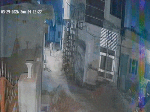 पंजाब बरनाला में जैक से उठाई जा रही बिल्डिंग गिरी:अंदर सो रहे 3 लोगों की मलबे में दबकर मौत; video सामने आया