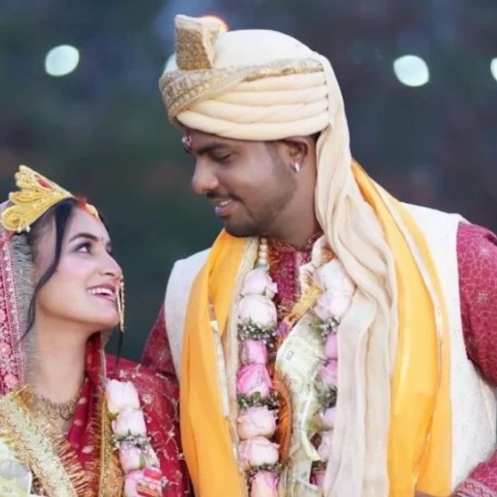 rcb के तेज गेंदबाज यश दयाल ने शादी की:पत्नी श्वेता पुंडीर कंटेंट क्रिएटर; क्रिकेटर पर पिछले साल रेप के 2 केस दर्ज हुए थे