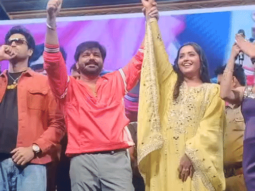 गोरखपुर में पवन सिंह ने 'टच बडी' गाना किया लॉन्च:कहा खुद को पूरी तरह झोंक दिया, फैंस में जबरदस्त उत्साह; काजल राघवानी के साथ डांस किया