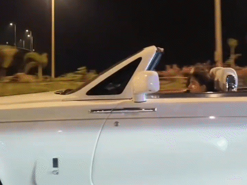 अनंत अंबानी की पत्नी राधिका के साथ लेट नाइट ड्राइव,video:सफेद रंग की रोल्स रॉयस में नजर आए, बांद्रा वर्ली सी लिंक पर कार दौड़ाई