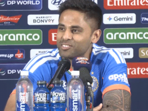 सैंटनर बोले वर्ल्डकप ट्रॉफी के लिए अरबों दिल तोड़ेंगे:सूर्या ने जवाब दिया कुछ नया लेकर आइए, हर कोई वही बात कर रहा है