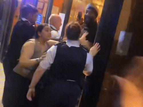 लंदन में सिख और पाकिस्तानियों में विवाद:पंजाबी रेस्टोरेंट मालिक ने हलाल मीट न बेचने का बोर्ड लगाया, 100 लोगों ने हमला किया